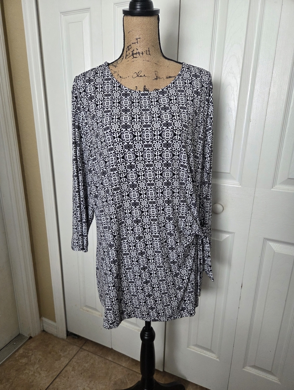 Chico's Black & White Printed Side-Tie Tunic